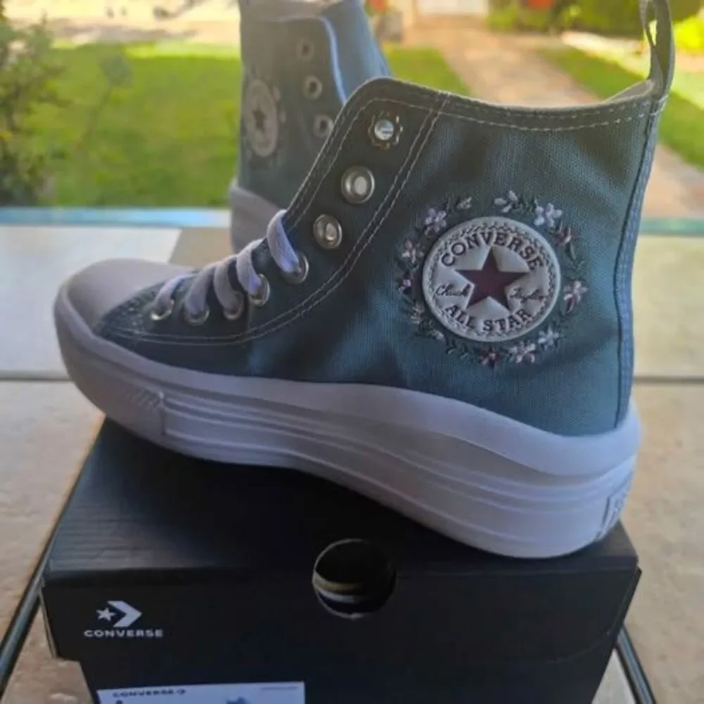 Converse Chuck Taylor All Star Move Pkatform Embroidered Floral Size 4 New